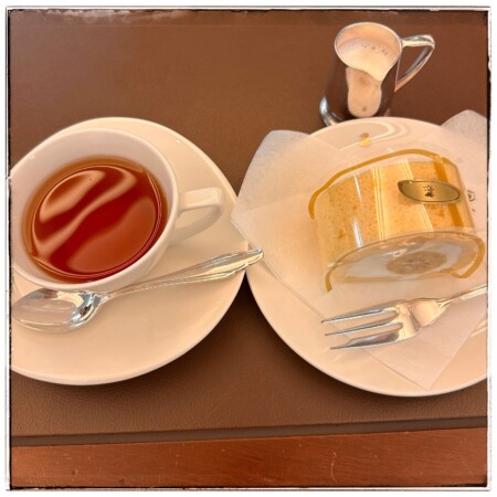 ベイカフェ横浜の紅茶とバナナシフォンロール