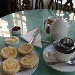 ロンドン カフェ Muffin Man: マフィンマンのクリームティー Cream tea