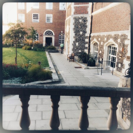 ロンドンのグッドイナフレジデンス 学生寮-Goodenoughの中庭