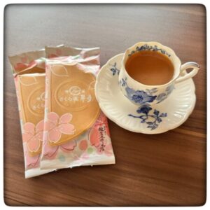 鎌倉さくら茶半月と紅茶