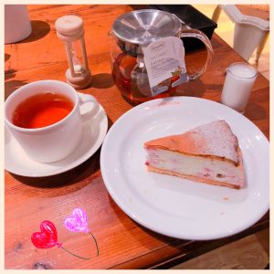 アールグレイ with 三種のベリーチーズケーキ in カフェ コクテル堂　横浜みなとみらい