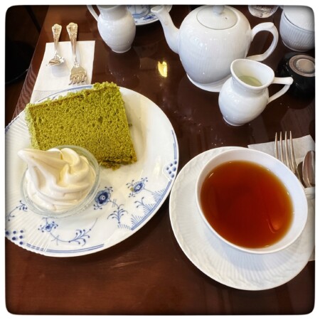 椿屋珈琲の紅茶と抹茶シフォン