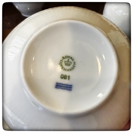 椿屋珈琲のティーカップのロゴはコペンハーゲン