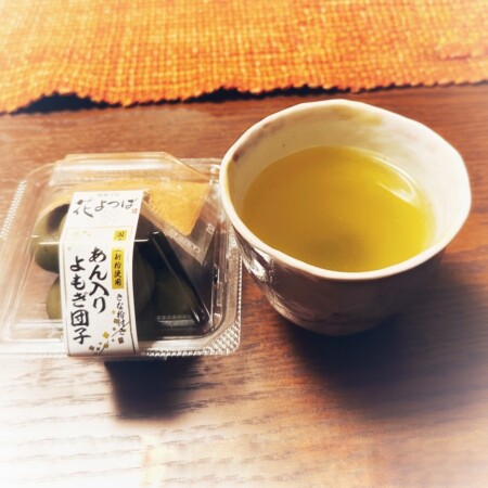 明日香野あん入りよもぎ団子と伊勢茶 深蒸し茶