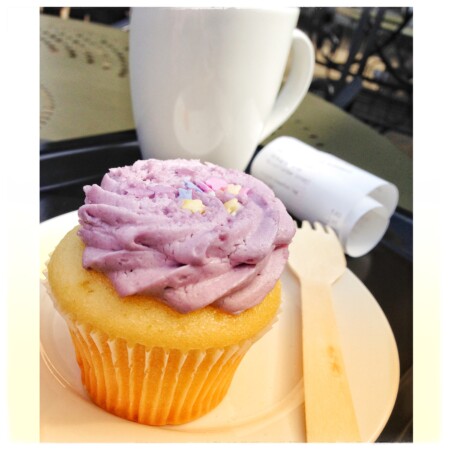 パレスカフェのカップケーキと紅茶　ケンジントン宮殿見学