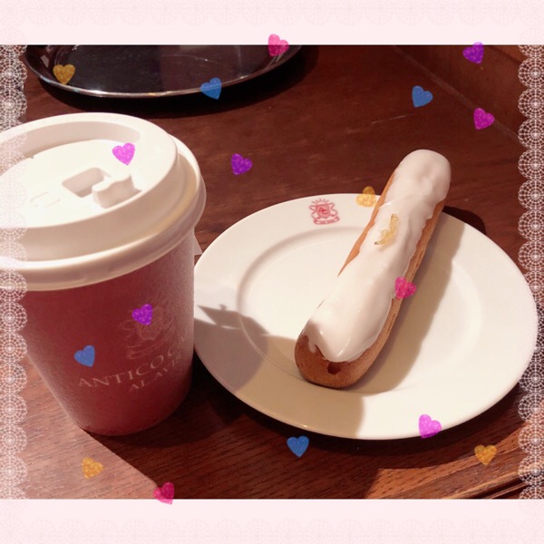 アールグレイティーとエクレーヌリモーネ　アンティコカフェ