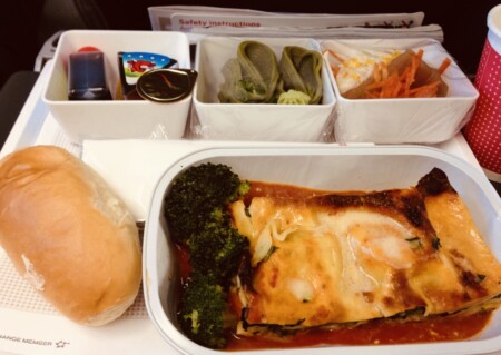 スイス航空の機内食　成田からチューリッヒへ　ラザニア