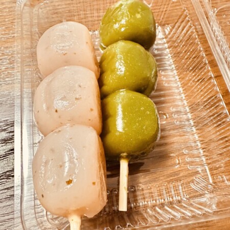 五建外良屋(五建ういろ)のさくらとよもぎ