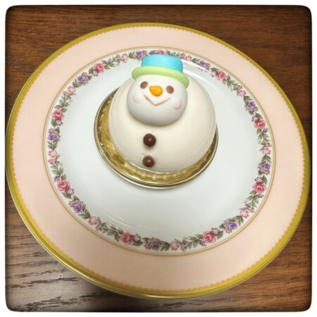 ラマーレドチャヤの雪だるまケーキ　ボノム・ド・ネージ