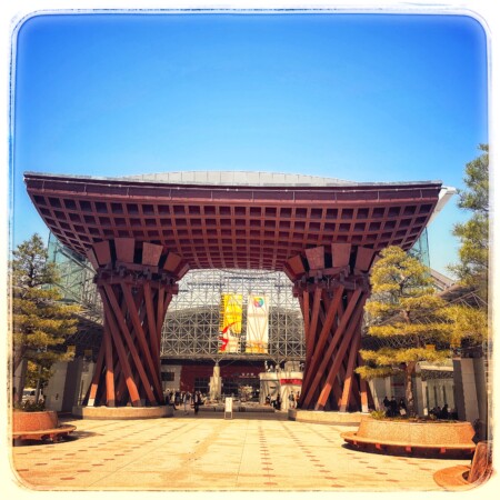 金沢駅の有名な鼓門