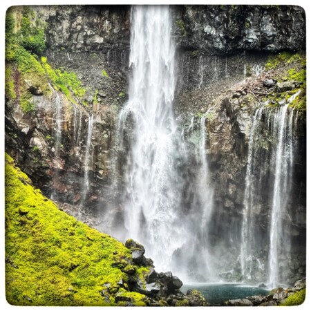 華厳滝　有料の展望台　ズーム撮影