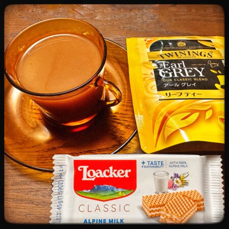 ロアカークラシック アルパインミルクとトワイニングアールグレイ