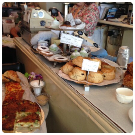 ロンドンカフェ　メゾンバトゥー　スコーン