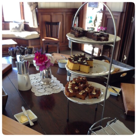 ウォルターピークのマッケーンジールームでアフタヌーンティー