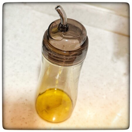 オリーブオイル入れ