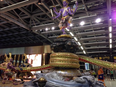 スワンナプーム空港にあるオブジェ