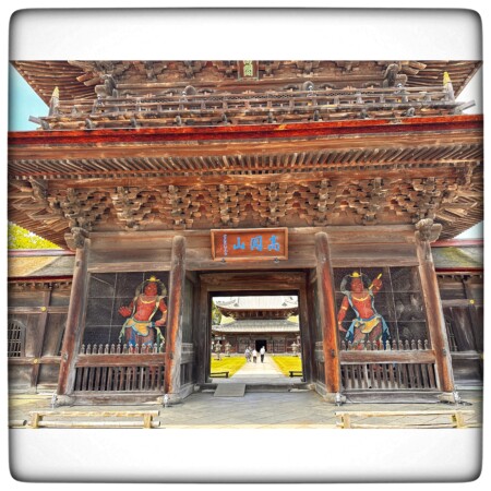 瑞龍寺山門にある金剛力士像