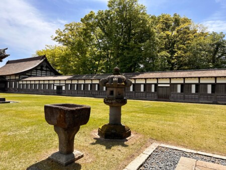 瑞龍寺に広がる芝生